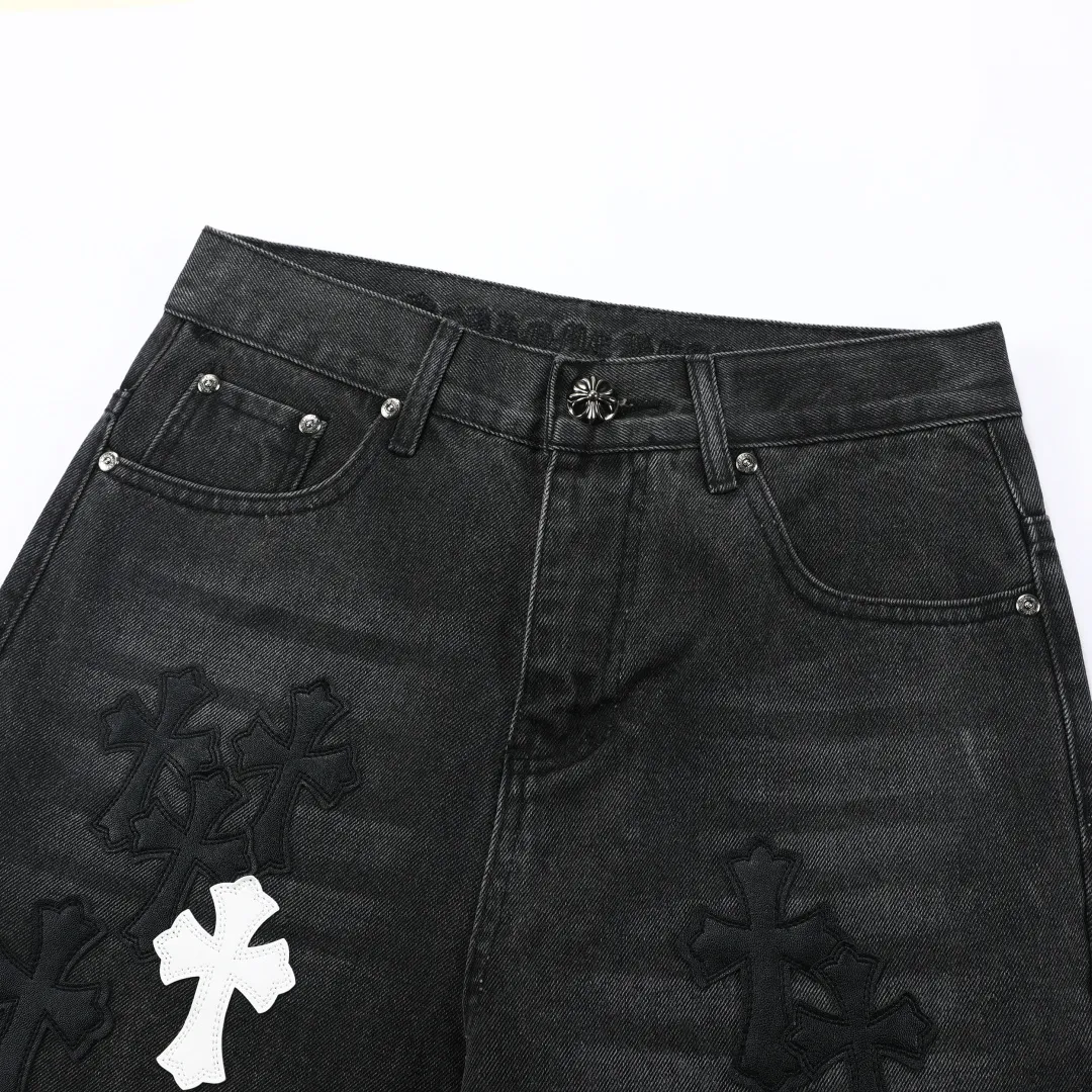 P270 💰 (Top version) Chrome Hearts Ma Siwei's same CH Chrome Hearts heavy-duty splicing high street jeans exudes uninhibited personality and unique charm. Every wear and tear is carefully designed to present a unique artistic feel. Made of imported denim fabric, which has undergone heavy industrial washing and destruction treatment, the trousers show a super cool effect on the upper body, allowing you to dominate the fashion stage.  This is more than just a pair of jeans, it is an expression of attitude. With its unique design concept and ultimate pursuit of details, Croxin breaks traditional boundaries and defines the jeans trend in the new era. The trousers are made of double-layer woven fabric and matched with customized hardware, showing an incomparably beautiful and unique style, making every wearer the focus of fashion. Imported denim fabric, super heavy-duty washed and damaged, the upper body is super cool! Customized hardware, incomparably good-looking model. The production process is difficult. It has a high-street feel. Color: black Size: 28-30-32-34-36 (corresponds to S-M-L-XL-XXL)